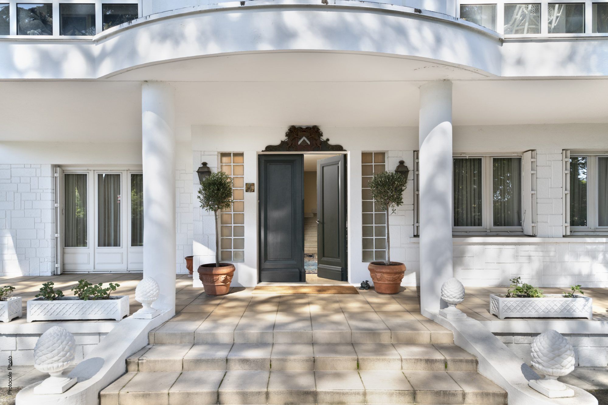 Élégante maison bourgeoise avec parc paysager et piscine