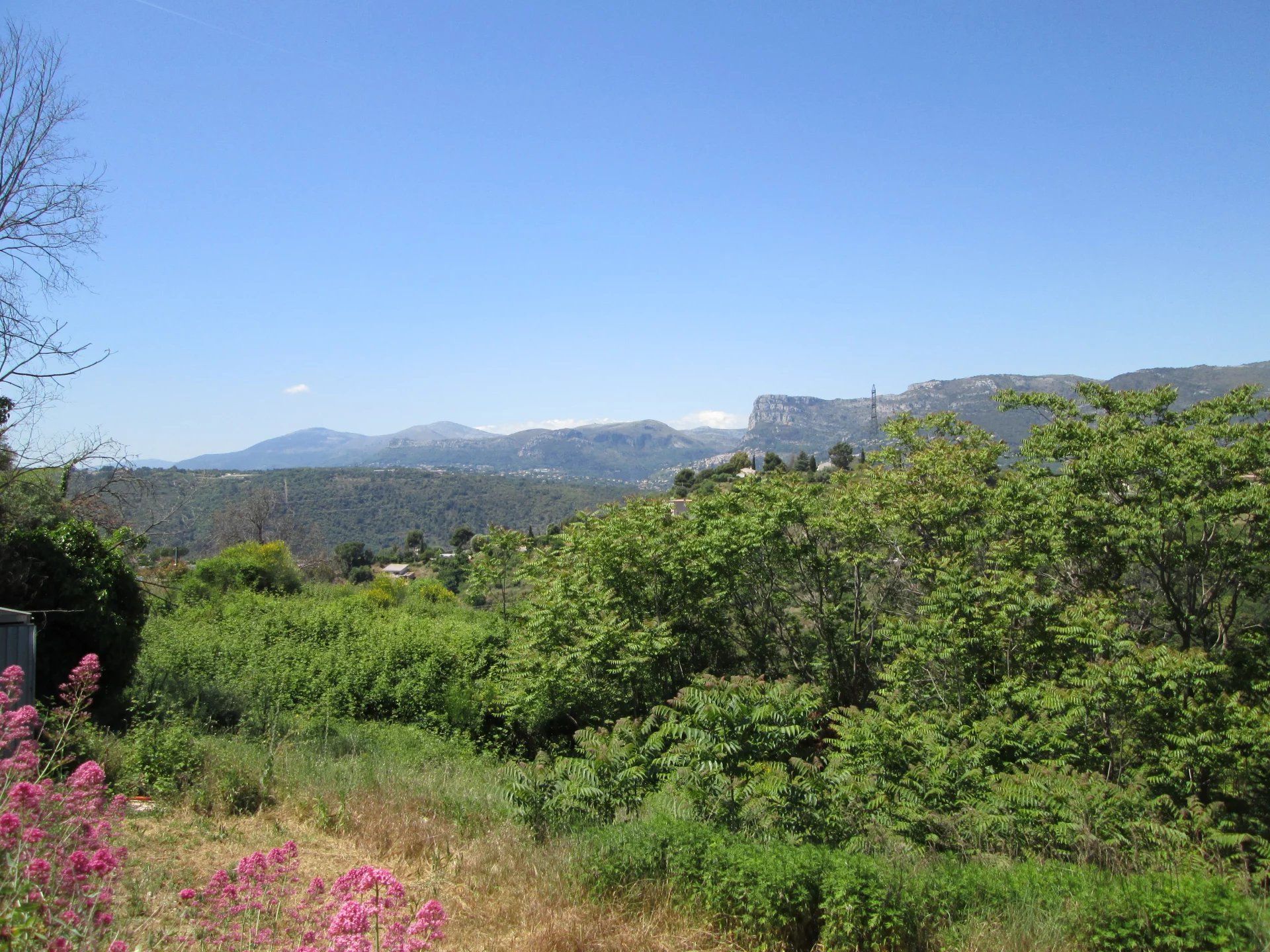 NICE - TERRAIN AGRICOLE 7500 m2 (BELLET)