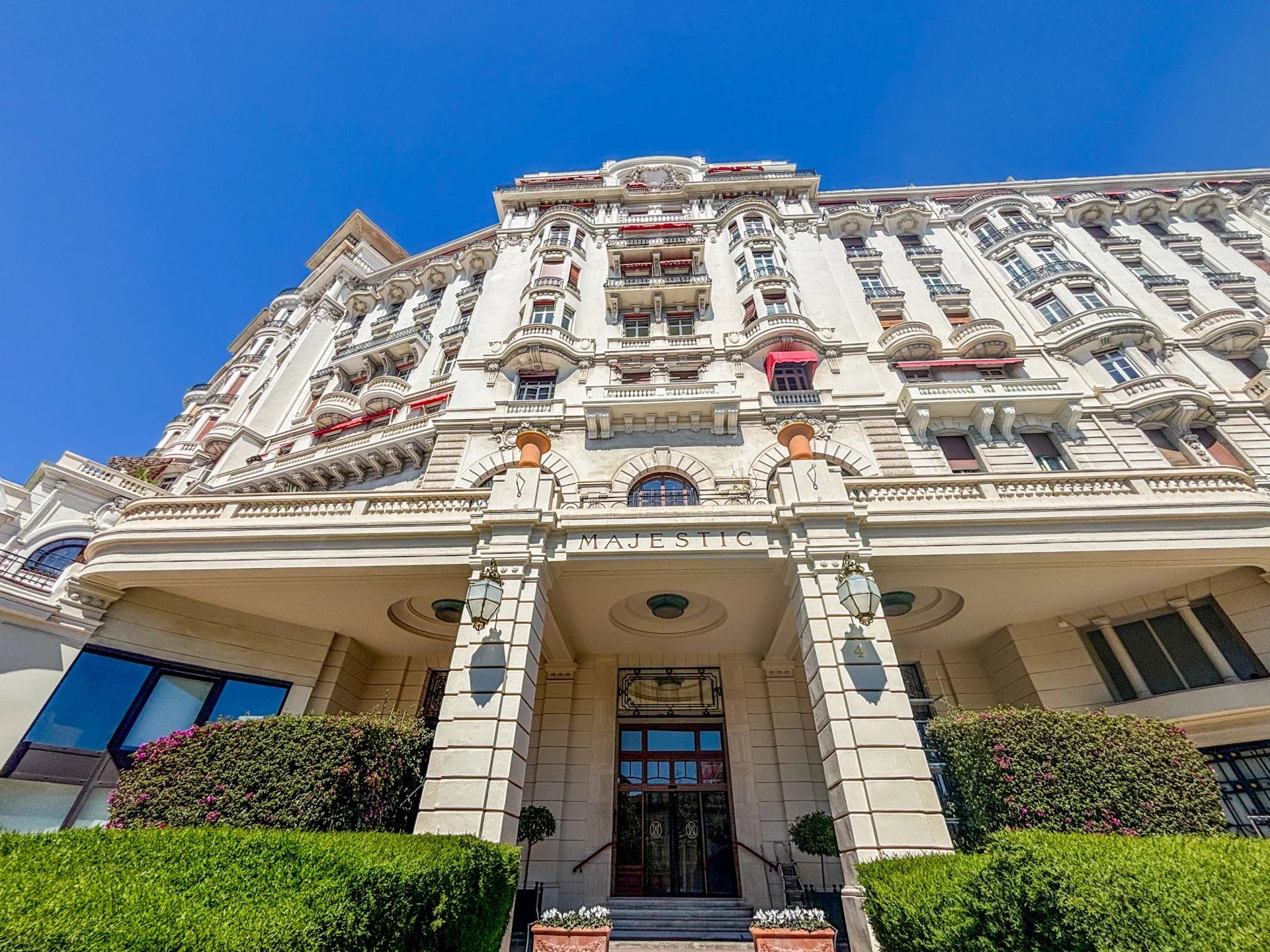 Cimiez: Appartement de Collection – Résidence Le Majestic