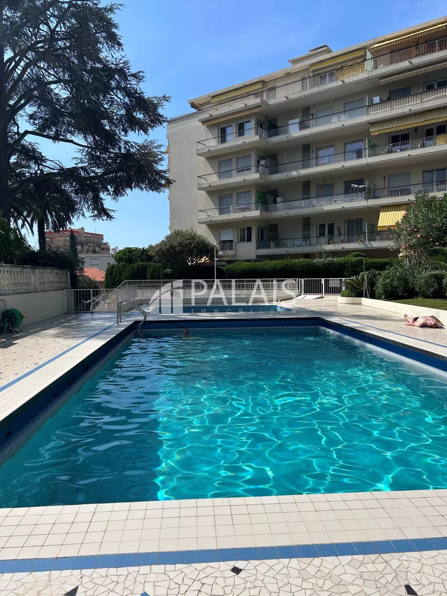 2 Pièces avec Piscine à Louer Vide FABRON