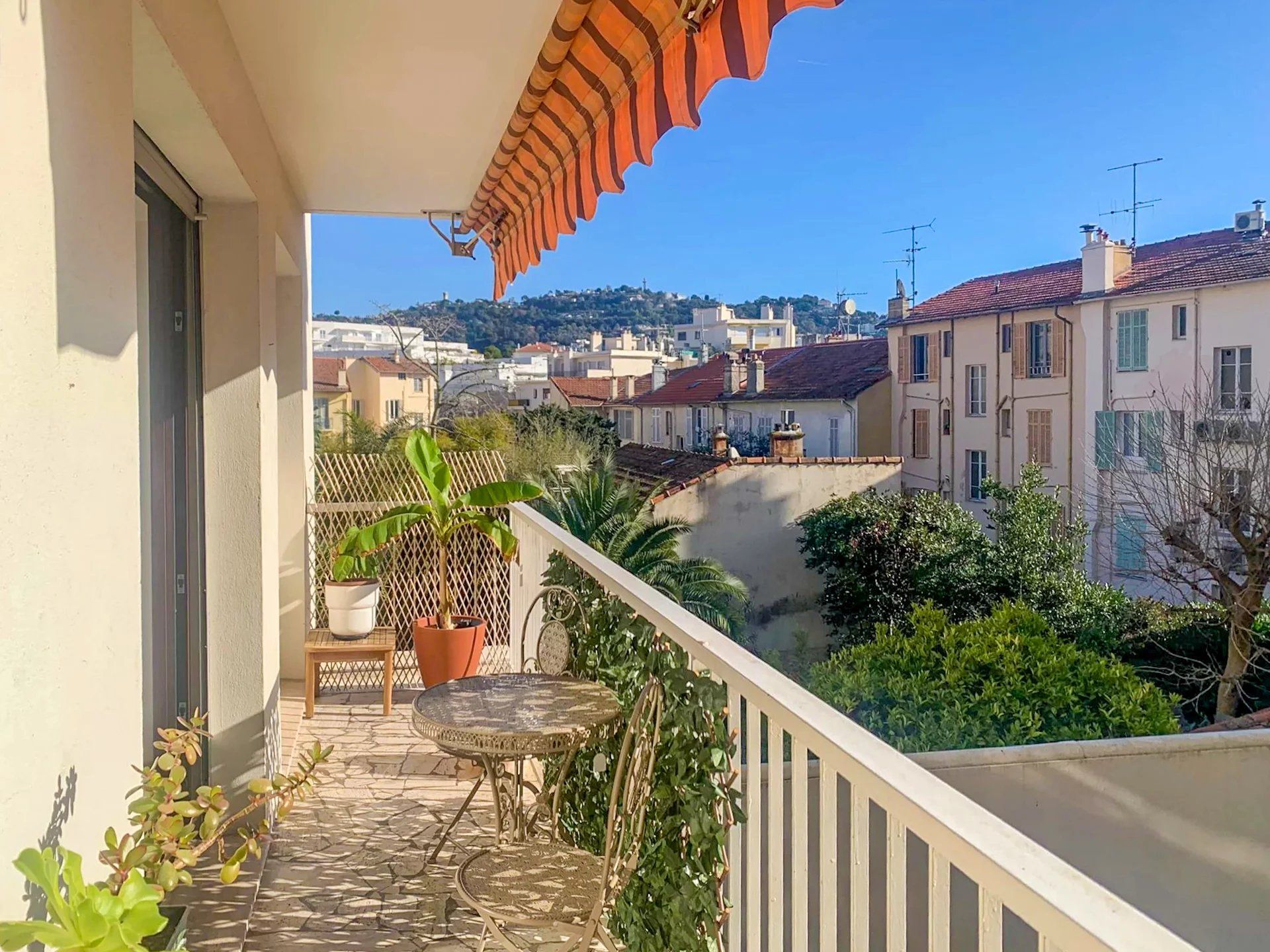 CANNES CENTRE  – 3 PIÈCES 84 m² – BALCON – CAVE – BOX