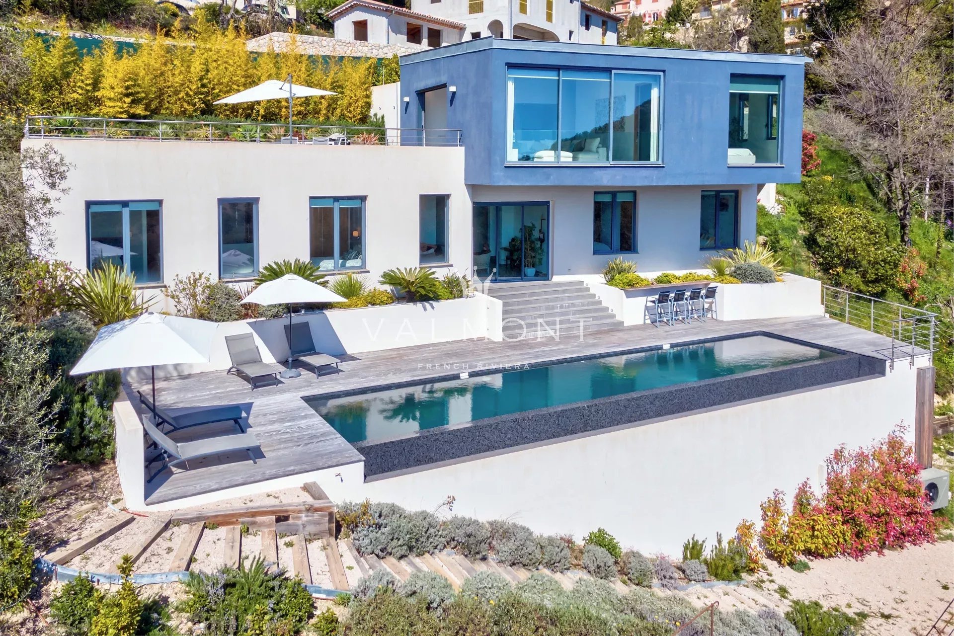 PROPRIÉTÉ MODERNE AVEC VUE PANORAMIQUE SUR LE VILLAGE D'EZE - Photo 1