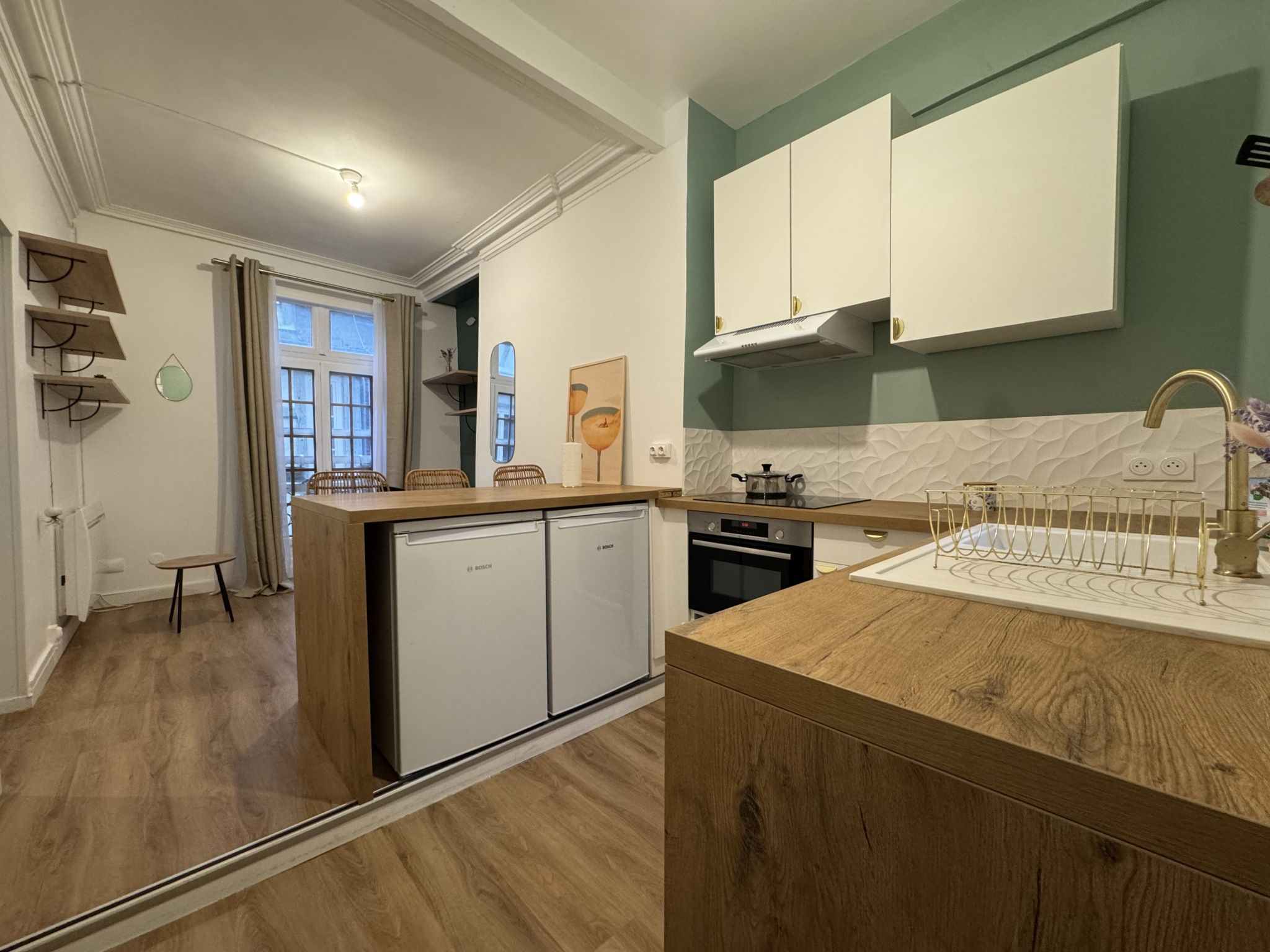 APPARTEMENT T2 MEUBLÉ - QUARTIER BEAUVOISINE