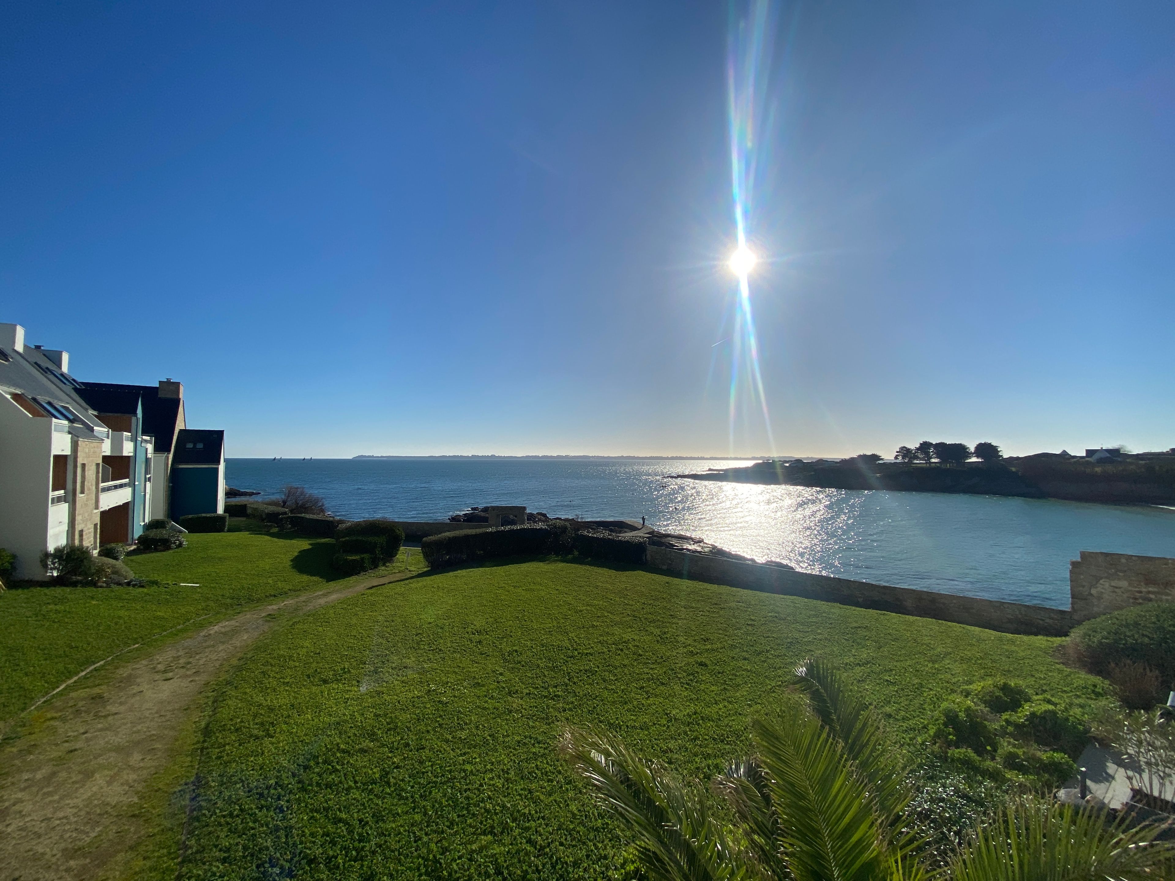LOMENER - APPARTEMENT AVEC BALCON VUE MER