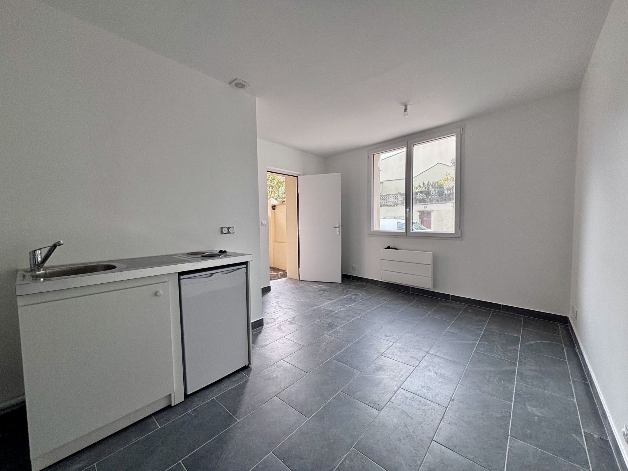 ** IDEAL INVESTISSEURS OU 1er ACHAT / STUDIO EN PLEIN COEUR