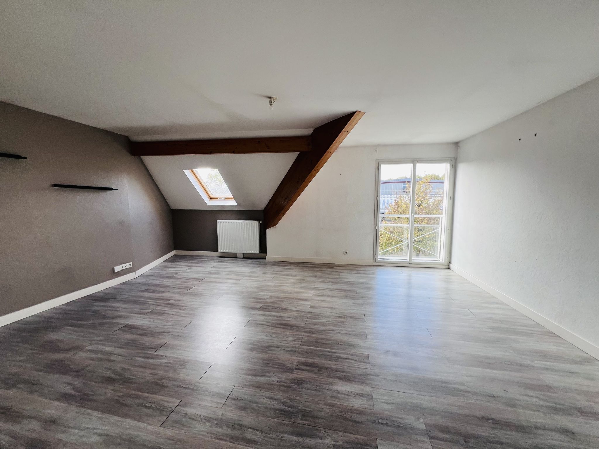 A VENDRE SENS - Appartement F2