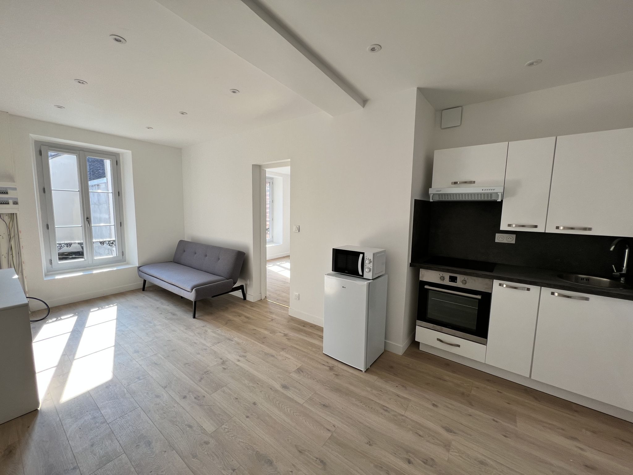 SENS, centre ville, F2 MEUBLE