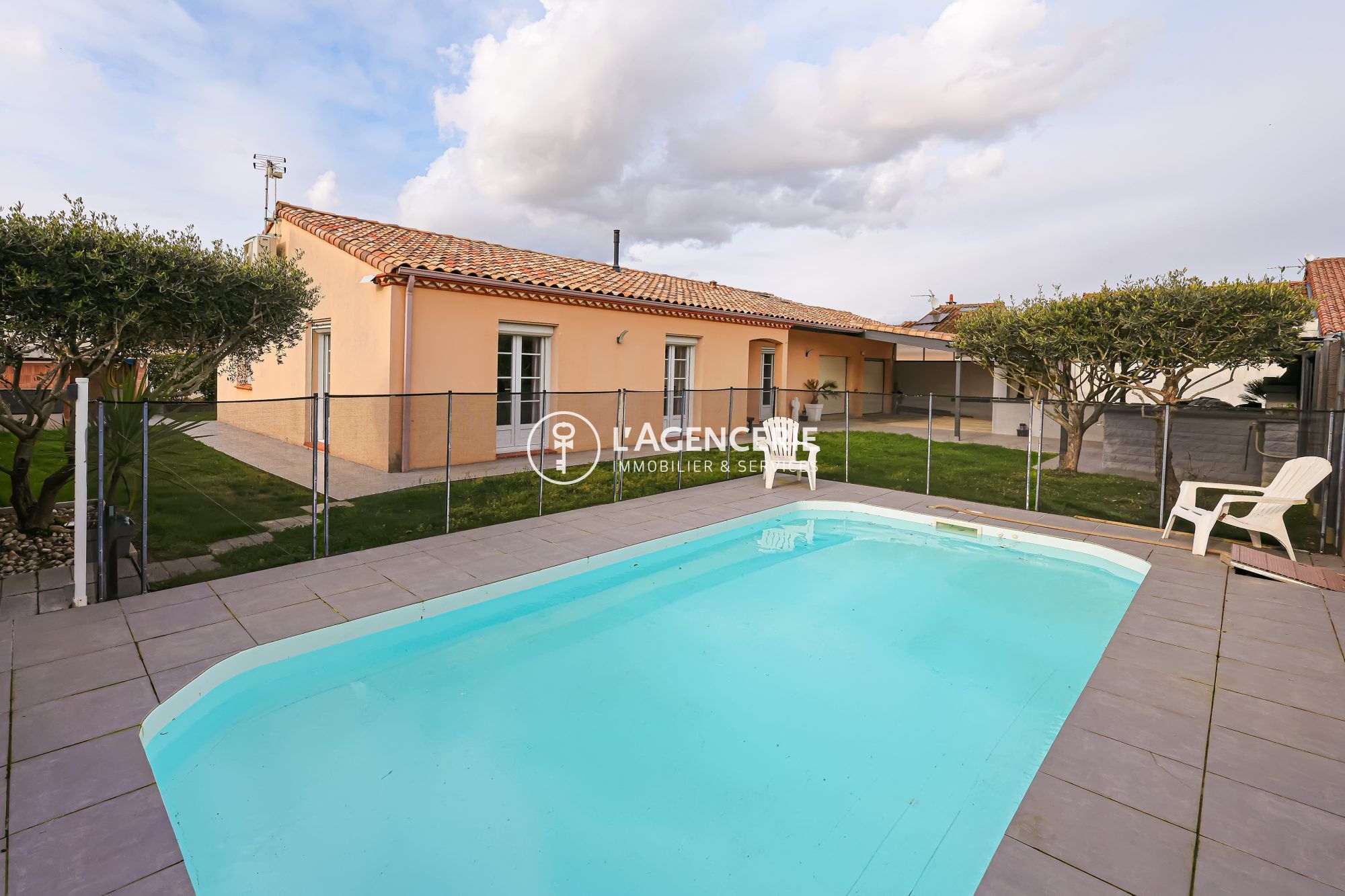 Maison familiale de 120 m² avec piscine et double garage