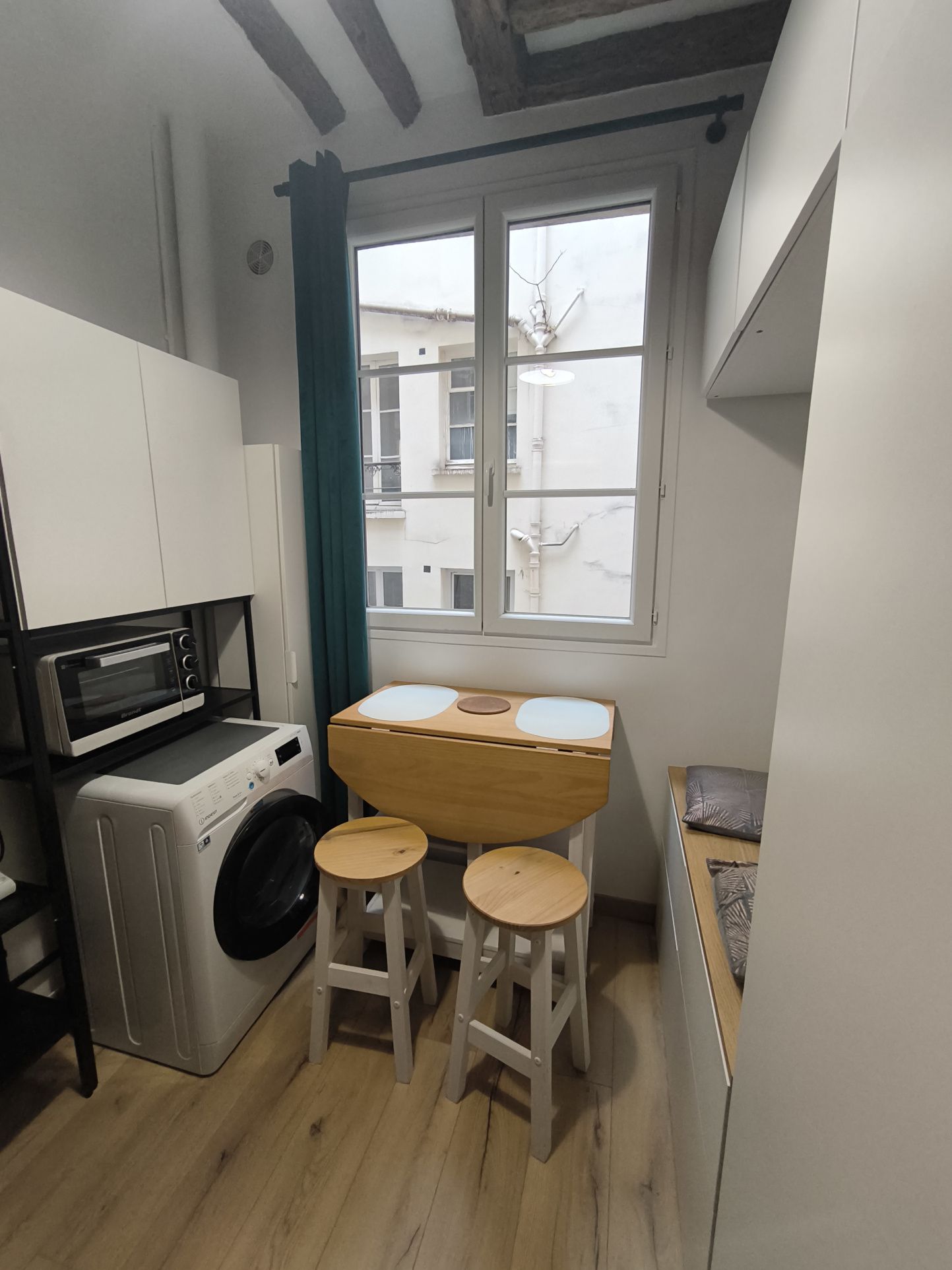 Studio à louer refait à neuf - Place du Marché Sainte Cather