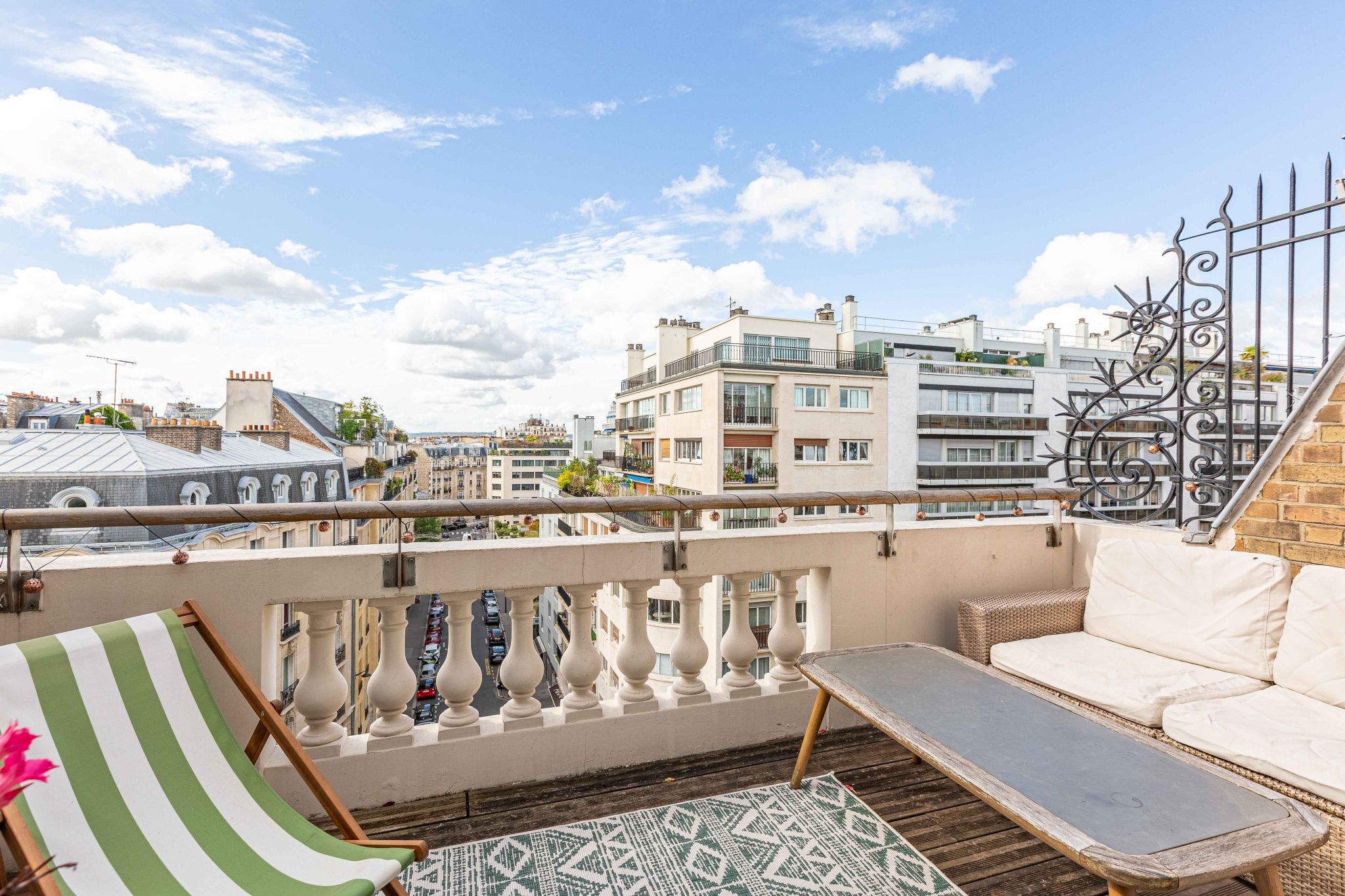 Champs de mars / Place Joffre Terrasse View