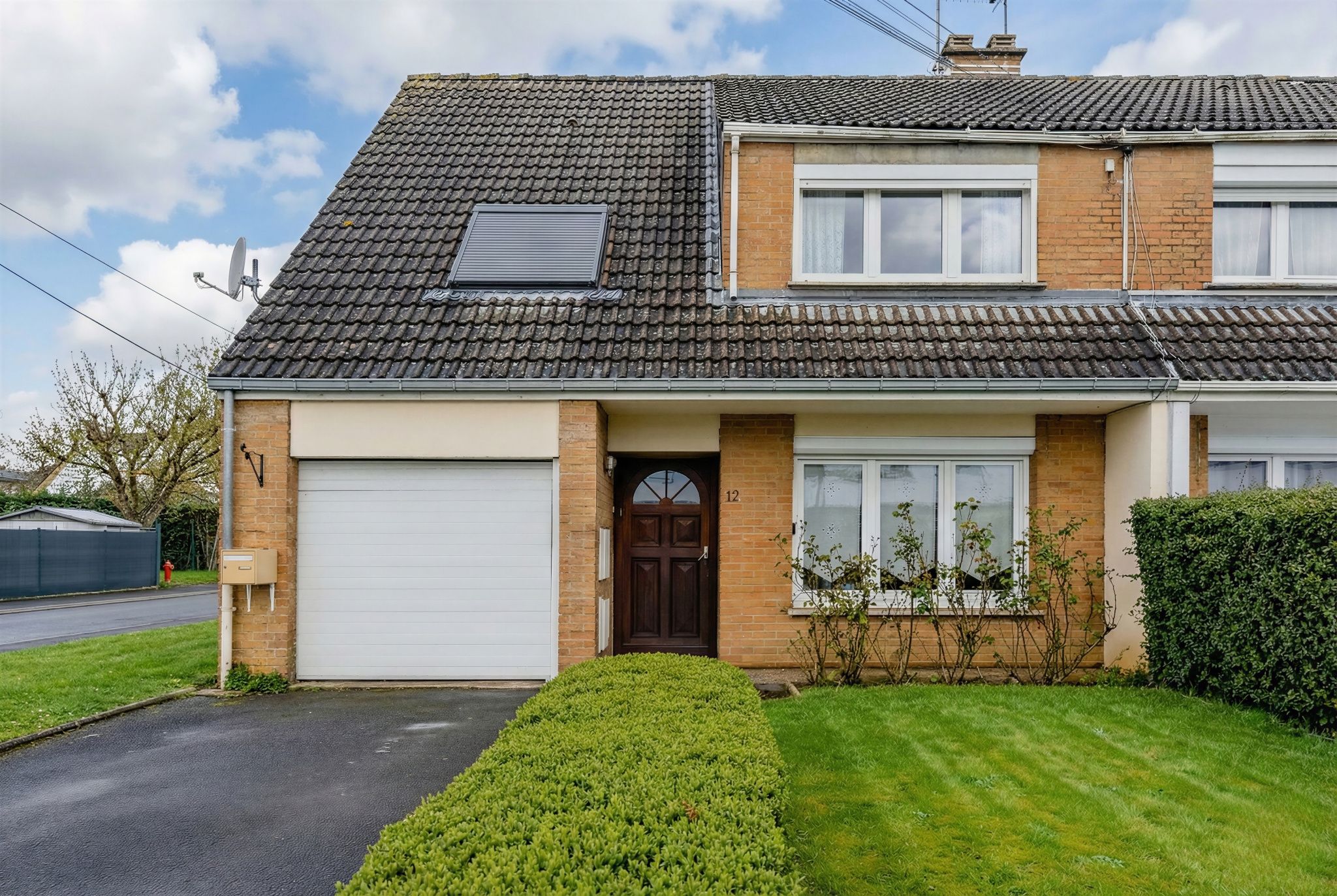 JOLIE MAISON SEMI INDIVIDUELLE AU CALME!