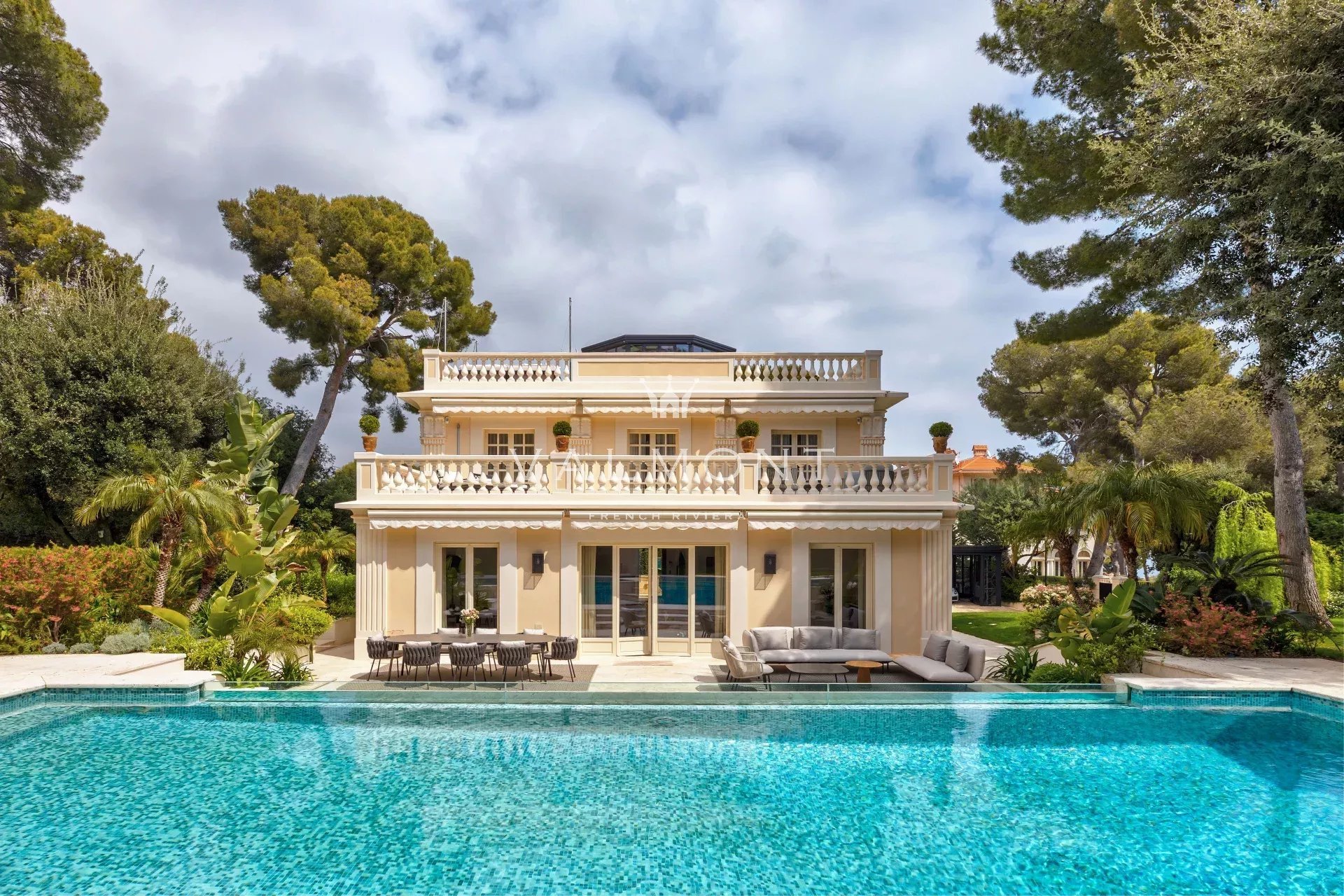 A BELLE ÉPOQUE MASTERPIECE IN ROQUEBRUNE-CAP-MARTIN - Photo 1