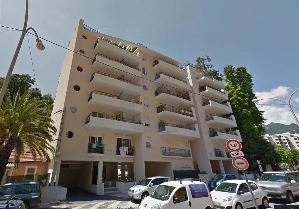 A LOUER STUDIO MEUBLE AVEC PARKING