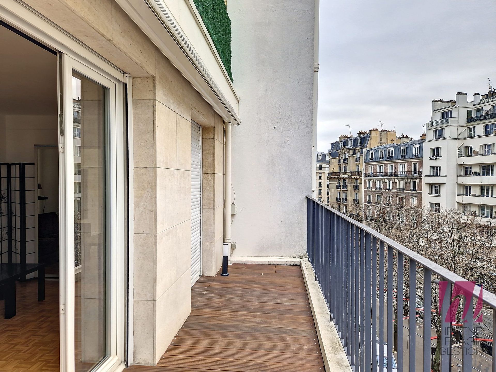 Lumineux studio de 35m² - Balcon avec vue dégagée dans le 15ème